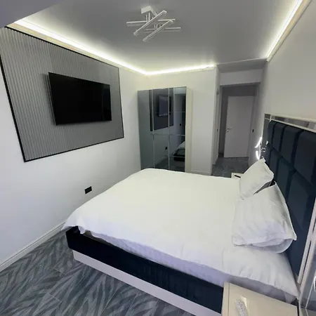 Luxury Marea By White Titanic *